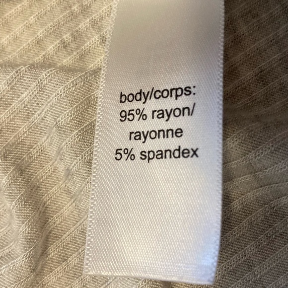 👚(bundle 4 items w/👚for $16) Lightweight coverup - Picture 5 of 6